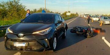 El jugador de Talleres fue chocado por una moto en avenida Circunvalación.