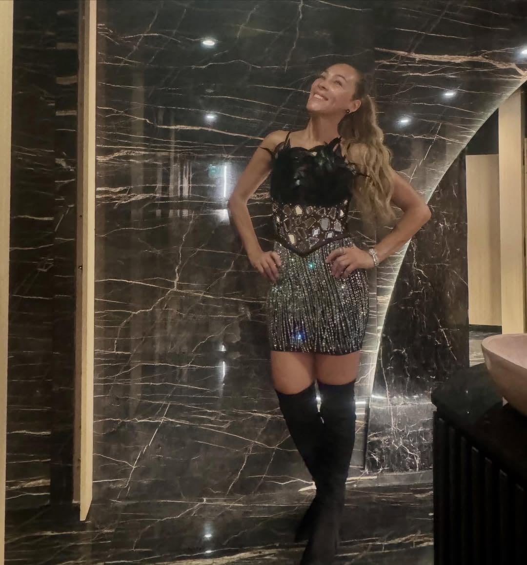 El destape de Geraldine la Rosa: la esposa de Marcelo Gallardo apostó por un outfit de brillos con escote y arrasó en Instagram