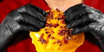 Un local invita a comensales en Córdoba para probar su nueva hamburguesa. (Imagen a modo ilustrativo)