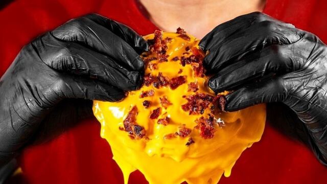 Un local invita a comensales en Córdoba para probar su nueva hamburguesa. (Imagen a modo ilustrativo)