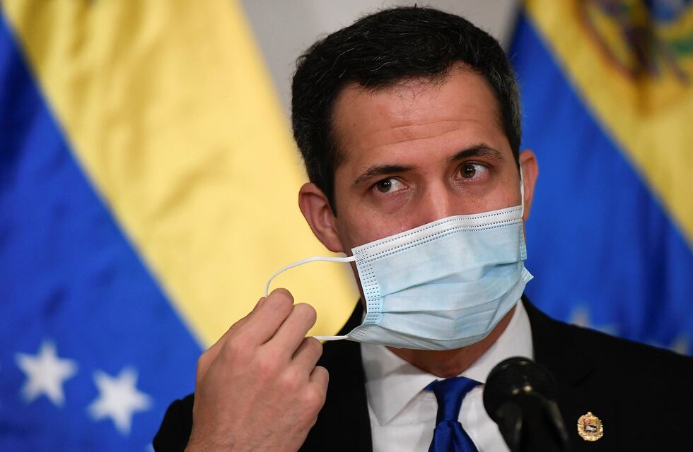 Venezuela: Juan Guaidó  denunció que fuerzas policiales de Nicolás Maduro rodean su vivienda
