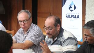 El ministro de Infraestructura, Carlos Stanic (izq.) y el intendente Rubén Eduardo Rivarola encabezaron el encuentro en la ciudad de Palpalá.