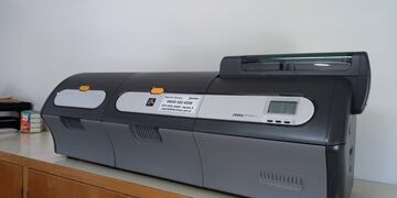 Llegó una impresora de carné de licencia de conducir