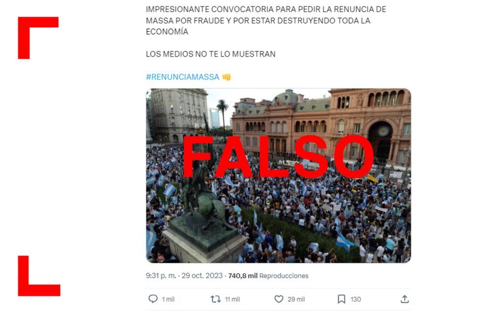 Esta foto de una marcha frente a la Casa Rosada es de 2021 y no tiene relación con Sergio Massa ni las elecciones de 2023