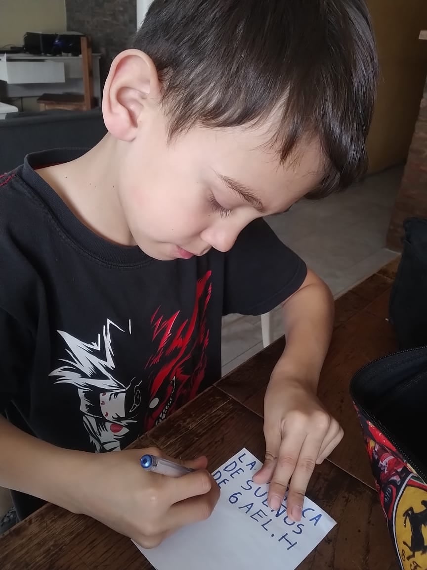 Gael Hoffmann de 8 años presenta en el Mubata “La fábrica de sueños de Gael”