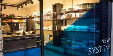 Delincuente armado asaltó el local de System Computación en la tarde del lunes