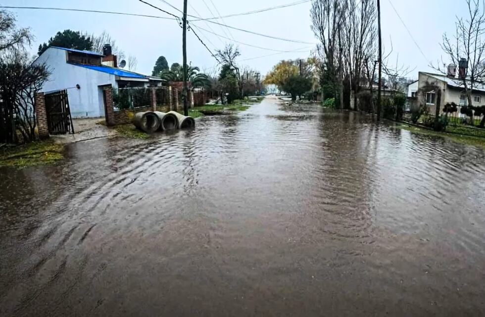 Mar del Plata: tras un fuerte temporal, hay barrios inundados y rige la alerta amarilla