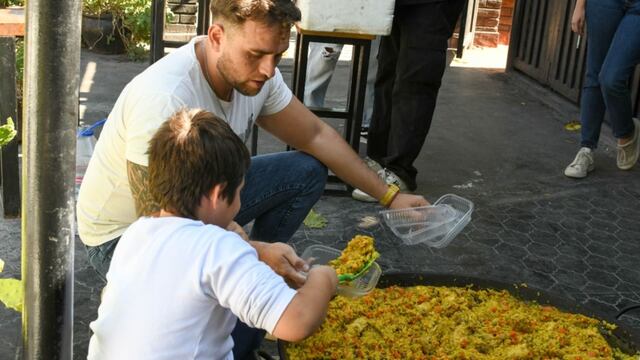 La solidaridad puede más que la crisis: sanjuaninos cocinaron 50 platos de comida para personas en situación de calle