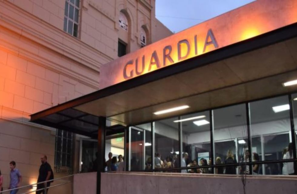 Violaron a una mujer, la desfiguraron y la arrojaron a la calle desde una moto