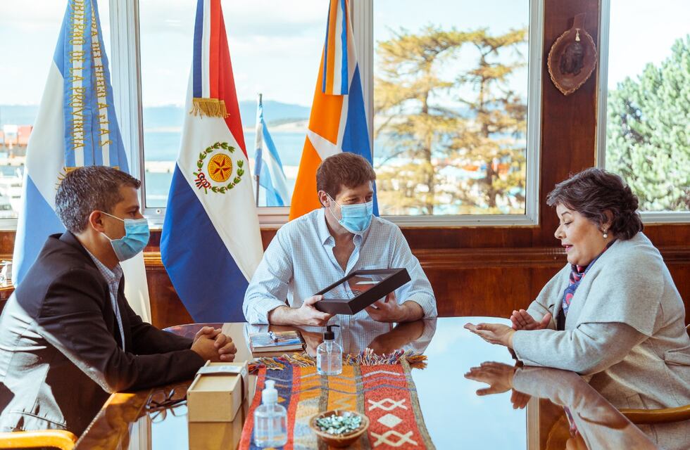 Gustavo Melella recibió a la Consul General del Paraguay