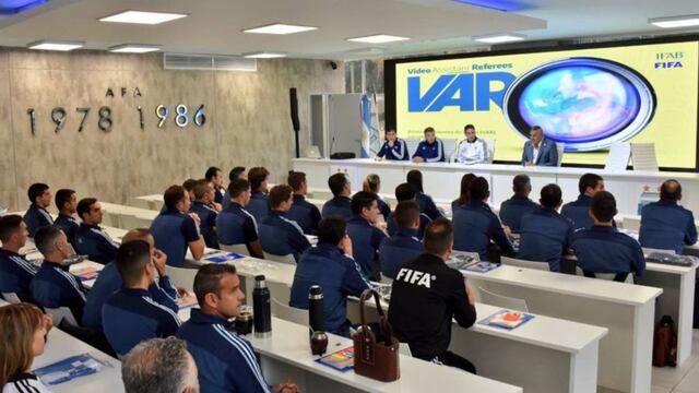 En el próximo torneo de fútbol argentino no habrá VAR, la FIFA lo aprobará para el segundo semestre