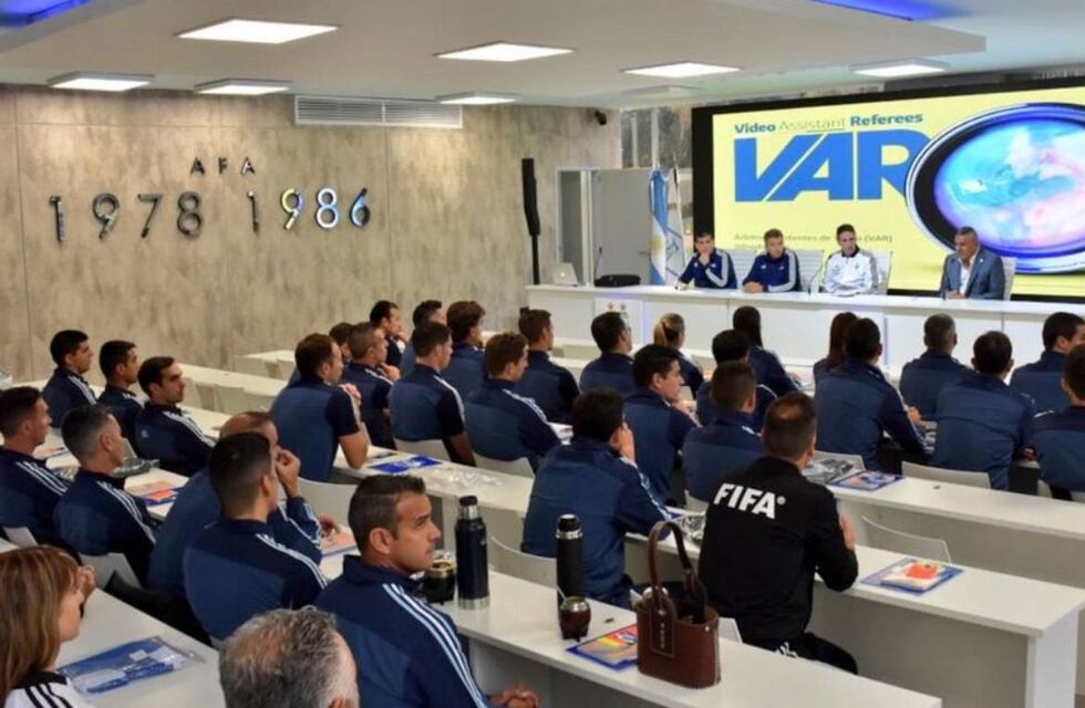 En el próximo torneo de fútbol argentino no habrá VAR, la FIFA lo aprobará para el segundo semestre