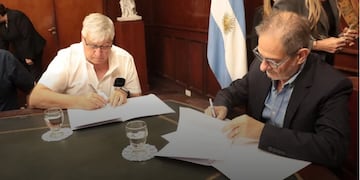 El rector de la UNT firmó el convenio con la empresa constructora