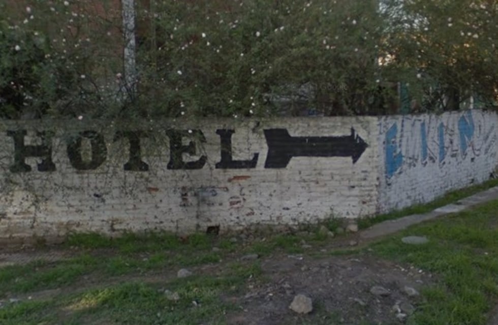 Encontró a su esposa entrando en un hotel con su mejor amigo, lo filmó y se viralizó en las redes