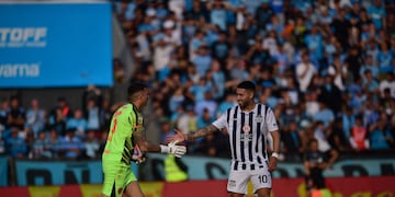 Nahuel Losada y su tocayo Bustos, protagonistas del atrapante Belgrano-Talleres. (Javier Ferreyra / La Voz)