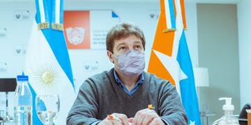 Hospital Regional Ushuaia: Melella encabezó una mesa de trabajo con equipos de salud y obras públicas