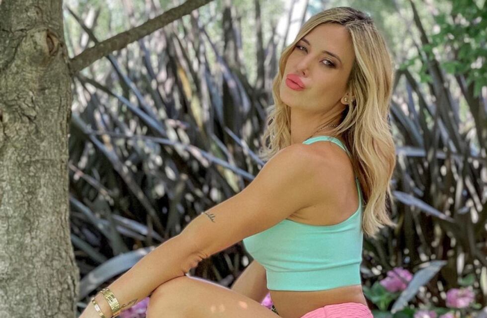 Jésica Cirio lució frente al espejo un impactante conjunto de lencería de encaje