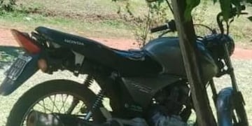 Violento asalto a una mujer en Eldorado: a punta de pistola y bajo amenazas le robaron la moto.