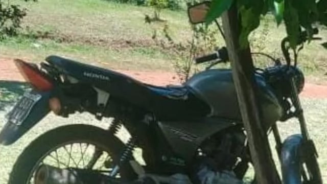 Violento asalto a una mujer en Eldorado: a punta de pistola y bajo amenazas le robaron la moto.