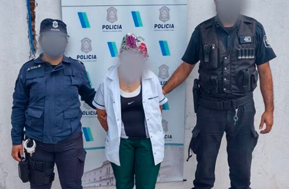 Detienen a una enfermera por robar $4.000 del bolso de una paciente fallecida