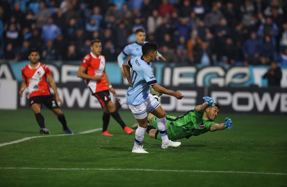 Siempre en los segundos tiempos: el video del gol de Comba para una nueva victoria de Belgrano