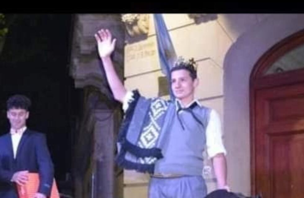 Diamante: fue elegido Rey de la Primavera vestido de gaucho