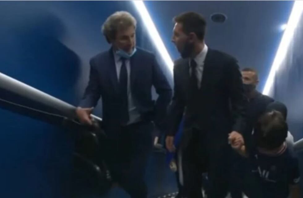Quién es el exfutbolista argentino que gritó por Lionel Messi en su presentación en PSG