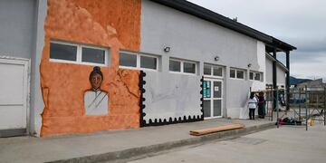 Tolhuin se viste de colores en el segundo encuentro provincial de Muralistas.