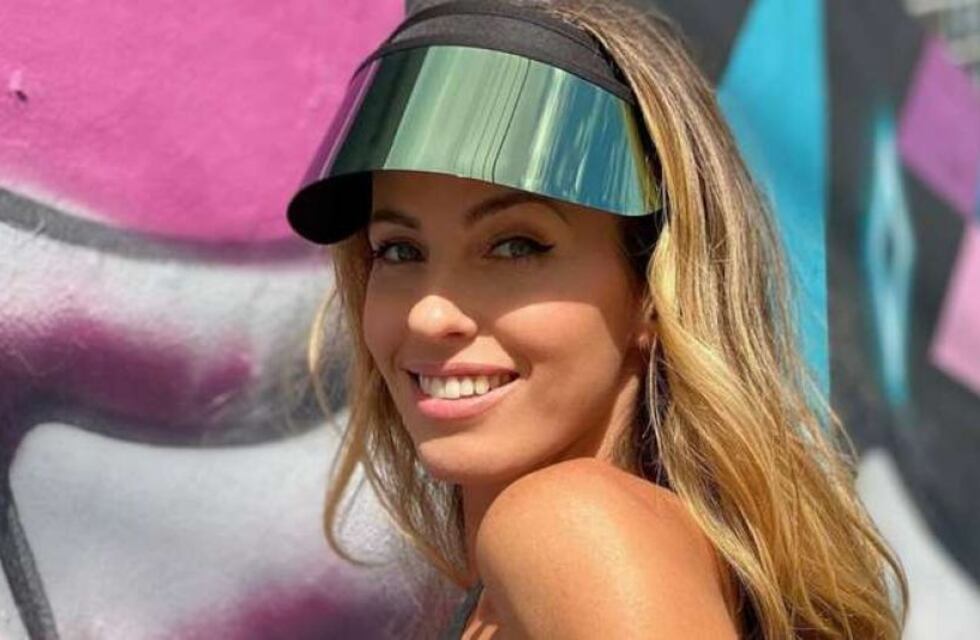 Rocío Guirao Diaz enamoró vistiendo bucaneras por encima de la rodilla y minifalda