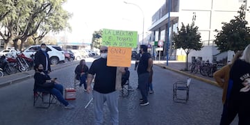 Protestas de gastronómicos nocturnos frente a la municipalidad de Rafaela