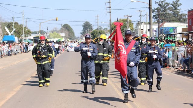 Los efectivos tienen mucho trabajo debido a la intensa sequía en la provincia.