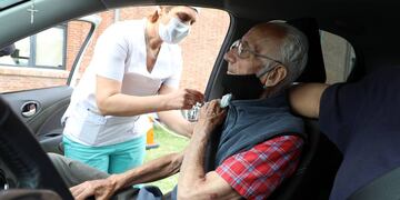 Santa Fe aplica dosis de refuerzo a mayores de 70 años