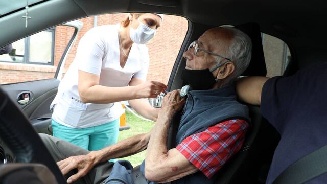 Santa Fe aplica dosis de refuerzo a mayores de 70 años