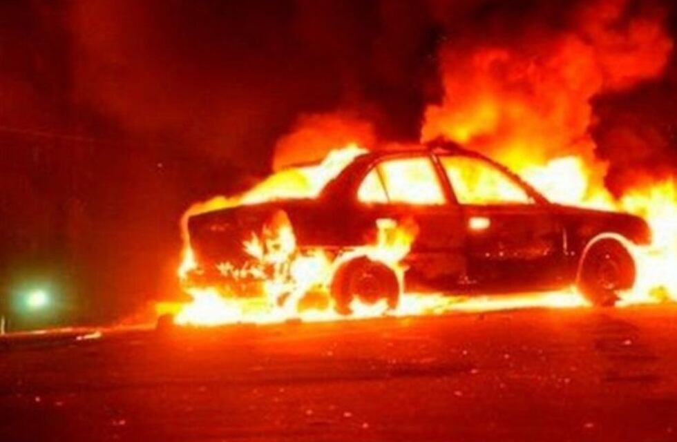 Una familia salteña pasó con su auto sobre una bomba y explotó: se salvaron de milagro