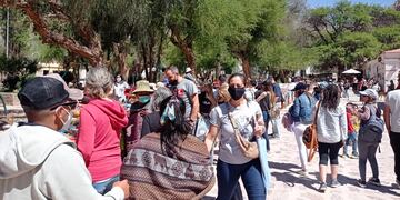 Visitantes de todo el país coparon los pueblos de la Quebrada de Humahuaca durante este fin de semana largo.