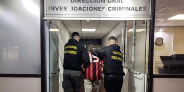 El detenido. (@PoliciaCbaOf en Twitter)