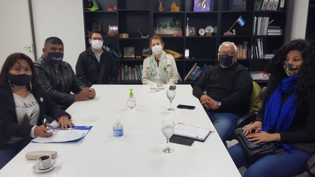 La ministra de Educación María Teresa Bovi recibió en las oficinas del barrio Islas Malvinas a la dirigencia de UPCN Jujuy.