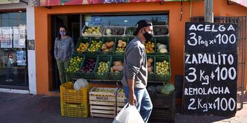 La inflación se siente fuerte en el precio de los alimentos, entre la verdura y la fruta. (Ramiro Pereyra)