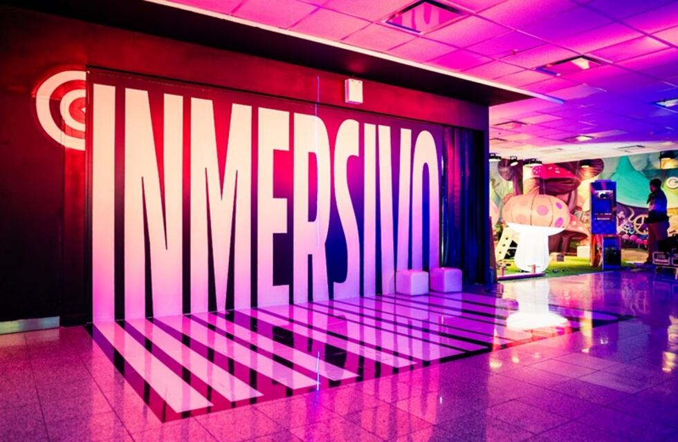 Globos, música y espejos: llegó a Córdoba un evento gratuito para “desafiar los sentidos”