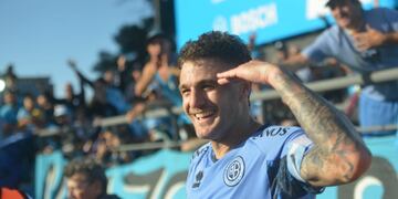 Pablo Vegetti celebra su gol ante Talleres. Un animal del gol. (Javier Ferreyra / La Voz).