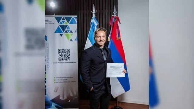 El Dr. Maximiliano Rossi es Licenciado en Genética, Doctor en Biotecnología, docente nivel secundario y terciario, además de miembro del equipo de Ciencia e Investigación del Ministerio de Educación de Misiones.