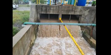 En horas de la mañana de este viernes los depósitos comenzaron a recuperar sus niveles para abastecer y transportar agua potable a los barrios que se encuentran sin suministro.