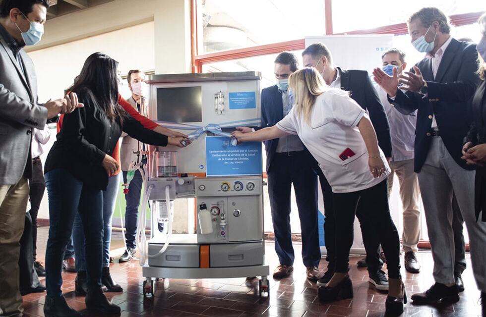 Concejales finalizaron con la entrega de equipamiento en los hospitales de Córdoba