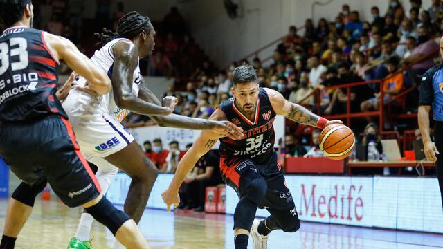 Nicolás Romano, protagonista de Instituto en el partido para el infarto ante Quimsa (Foto: Leandro Bustamante/Prensa IACC).