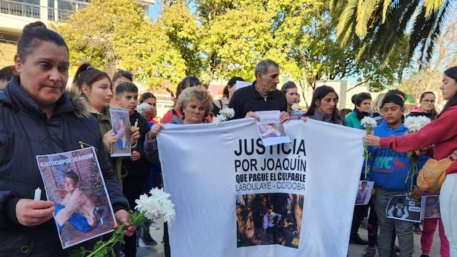 Volvieron a marchar en Laboulaye para pedir justicia por Joaquín Sperani. (Jonathan Altamirano / FM Play).