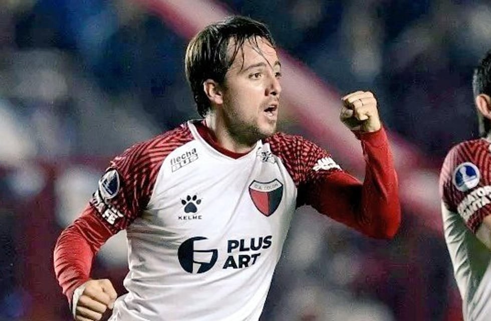 Christian Bernardi puntero con Colón, pero siempre atento a Instituto