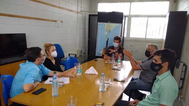 Lisandro Mársico y Carla Boidi con las autoridades del ITEC