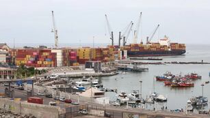 El puerto de Iquique, en la Región de Tarapacá, Chile, se encuentra a 960 kilómetros de San Salvador de Jujuy.