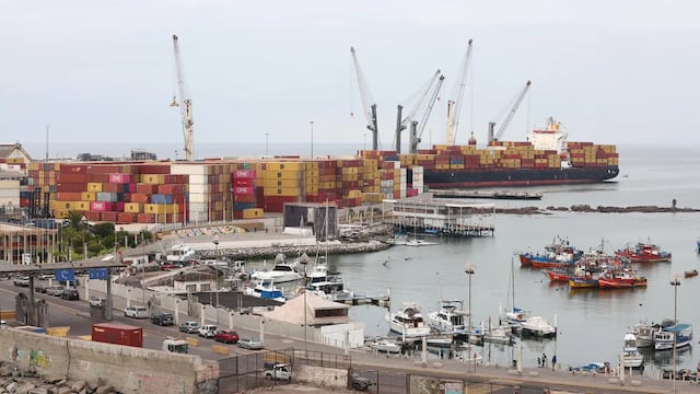 El puerto de Iquique, en la Región de Tarapacá, Chile, se encuentra a 960 kilómetros de San Salvador de Jujuy.