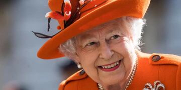 La reina Isabel II no habría muerto solo por vejez. (Web)